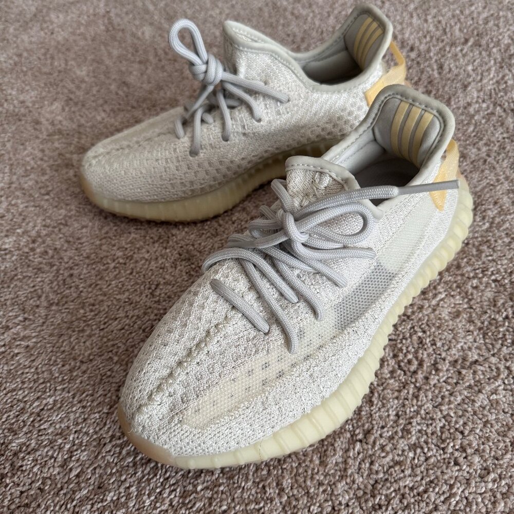 Yeezy's Boost 350 V2 - Pale Yellow size 6 US Women's